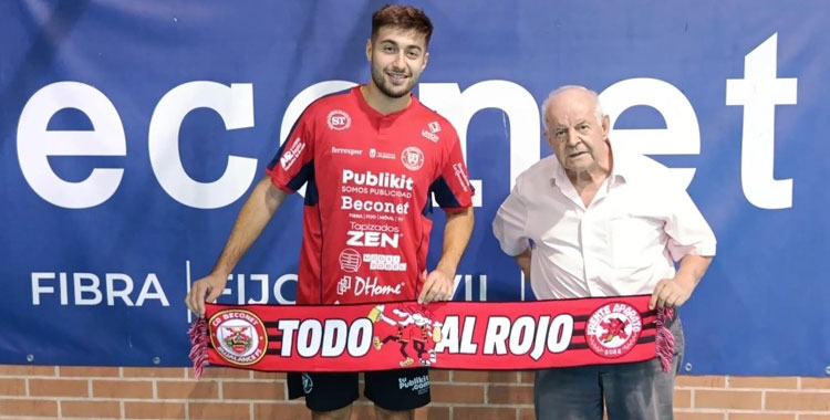 Álex Bernal junto al presidente del Bujalance,Pepe Romero. Foto: Beconet Noticias