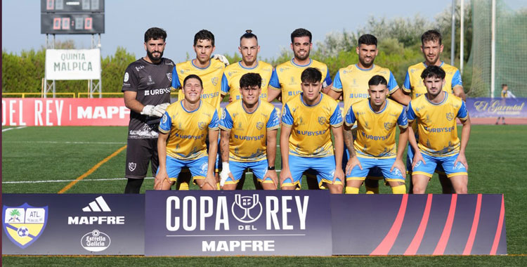 El once para el recuerdo de la clasificación de los palmeños a la Copa del Rey. Foto: @Palmadeporte / Atlético Palma del Río