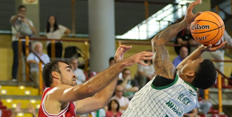 No hizo falta que Ja'Monta Black estuviera en sus números habituales para vencer. Foto: Fran Pérez / Córdoba Club de Baloncesto