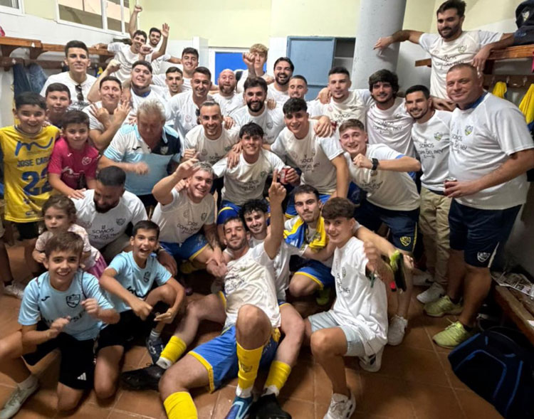 La alegría se desbordó en el vestuario tras la clasificación para la Copa del Rey. Foto: @Palmadeporte / Atlético Palma del Río