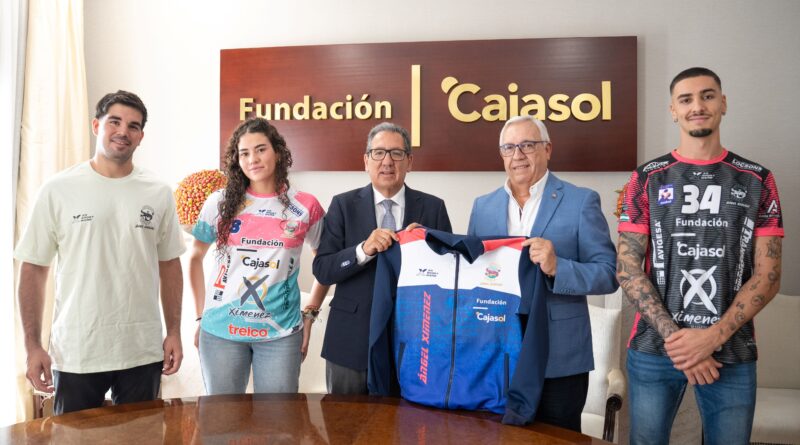 Mariano Jiménez en uno de los actos públicos del club, la presentación del patrocinio de Cajasol. Foto: Club Balonmano Ángel Ximénez Puente Genil