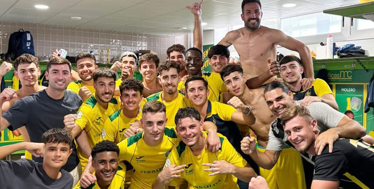 La celebración del Montilla en el vestuario. Foto: Montilla CF
