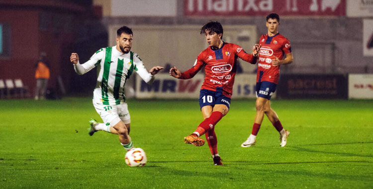 Jacobo en el partido ante el Olot de la temporada pasada en Copa. Foto: Pau González Ferrer / UE Olot