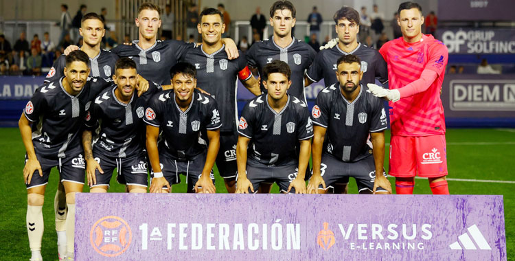 Ramón Vila, a la derecha, en el último once del Andorra. Foto: CD Eldense