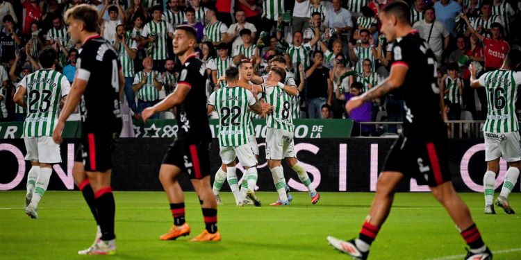 Adri Fuentes celebrando su segundo gol de la temporada ante la Cultural Leonesa.