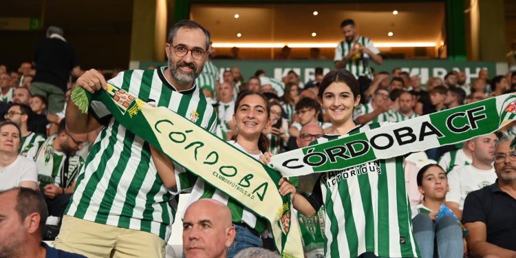 La afición del Córdoba CF en el partido ante la Cultural.