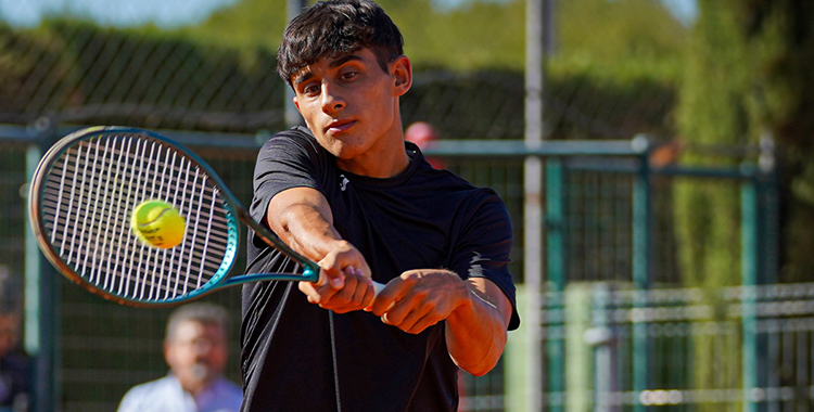 Alejandro López Escribano, durante su participación en el ITF M25 de Sintra, donde superó la fase previa y rozó su tercer punto ATP. Foto @fvphotosport