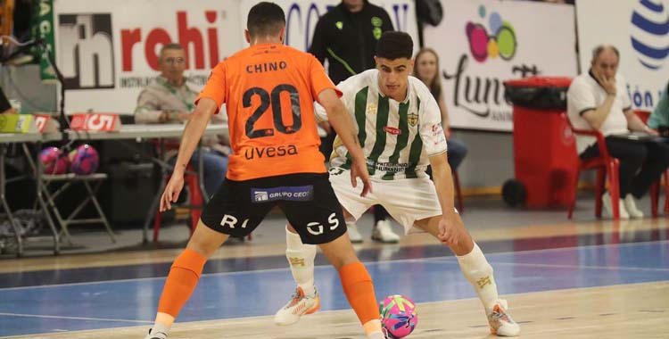 Carlos Gómez encara a un rival en Vista Alegre.