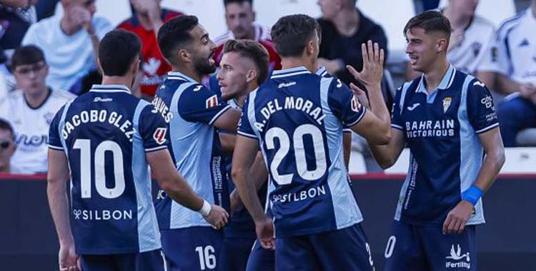 Los jugadores del Córdoba celebran un gol en Albacete.