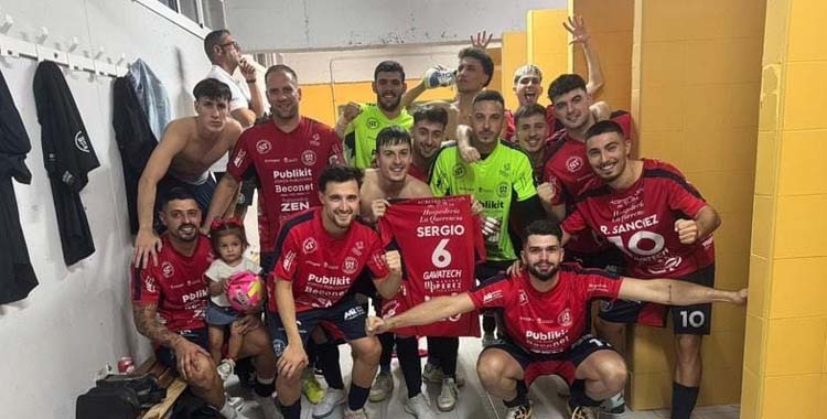 Celebración rojilla tras superar al Alcalá.