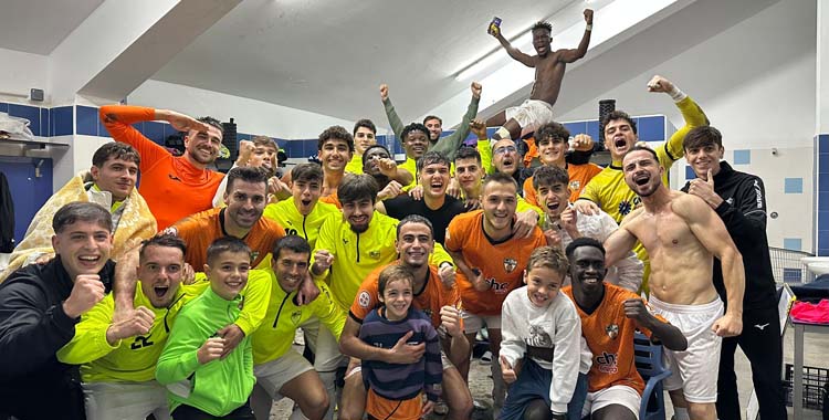 El plantel blanquillo celebra su reencuentro con la victoria.