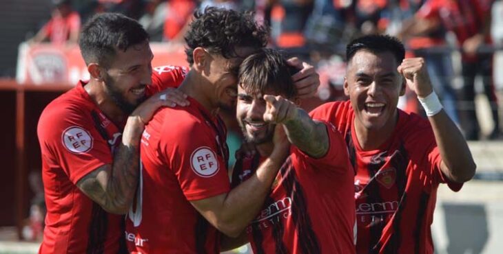 Cacho celebra su gol ante el Real Jaén.
