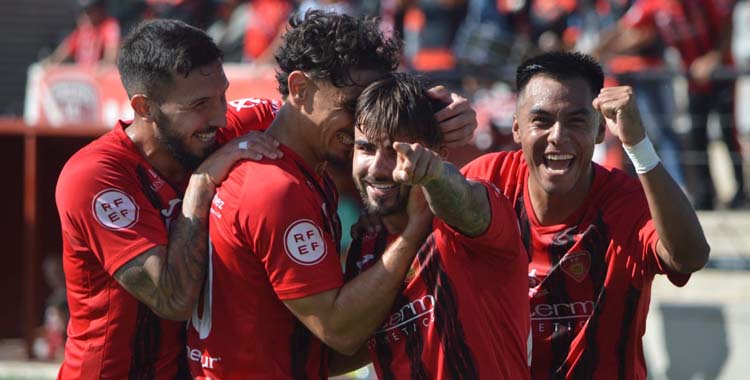 Cacho celebra su gol ante el Real Jaén.
