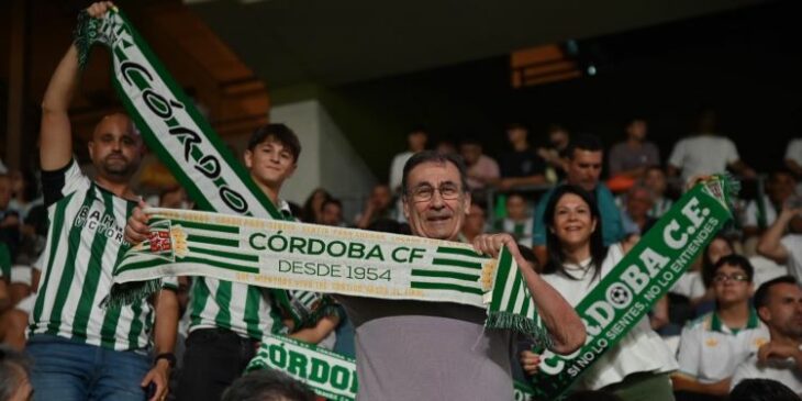 Seguidores del Córdoba ante la Cultural Leonesa. Autora: Natalia Román