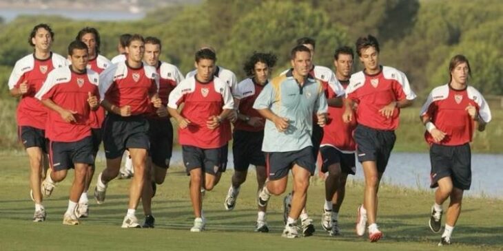 David Prieto, a la derecha junto a Sergio Ramos, en la pretemporada de 2004 con el Sevilla.