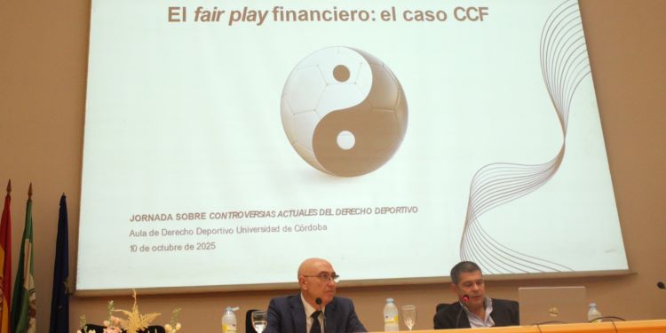 Diego Medina y Francisco Estepa durante su intervención en las conferencia de derecho deportivo de la Universidad de Córdoba.