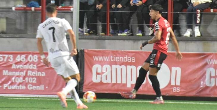 Ismael García en línea de fondo ante el Cartagena.