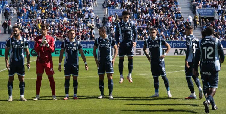 Los jugadores del Córdoba en el Ibercaja Estadio.