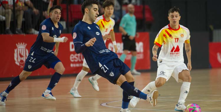 Nacho Gómez en el duelo con el Industrias Santa Coloma.