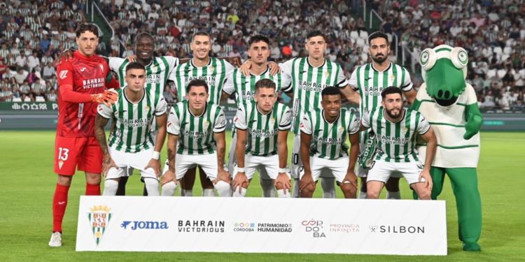 El once inicial del Córdoba ante la Cultural Leonesa.