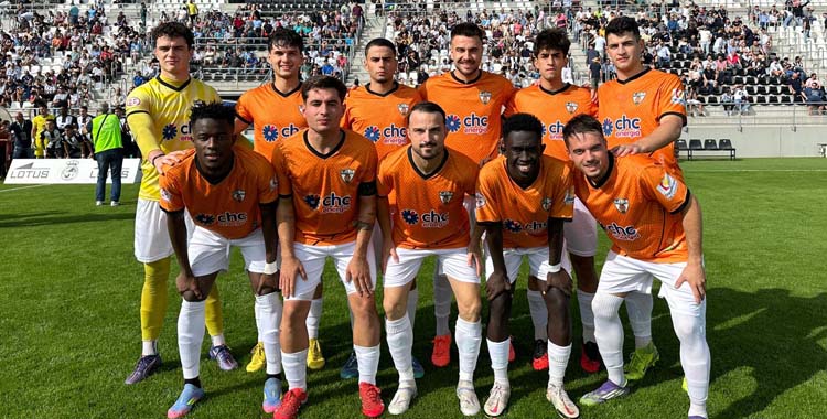 Formación inicial del Pozoblanco ante el Linense.