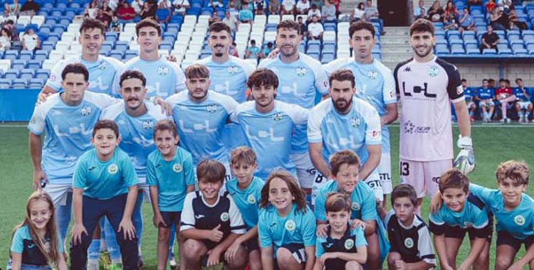 Once celeste para el duelo con el Coria.