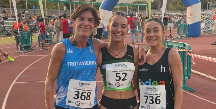 Podio de la vigésima Carrera de la Mujer.