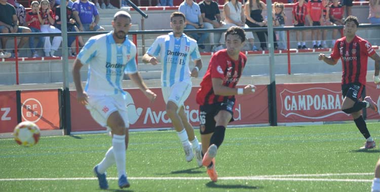 Rafita dispara en el duelo con La Unión Atlético.