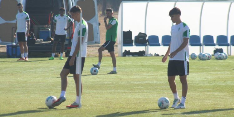 Requena y Kevin Medina en la vuelta a los entrenamientos
