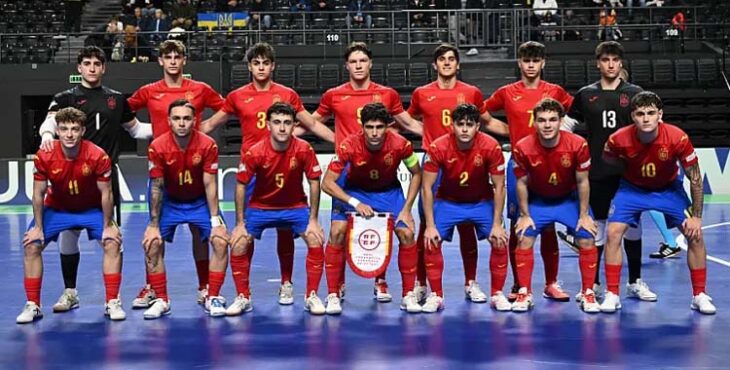 Formación de España sub19 ante Ucrania.