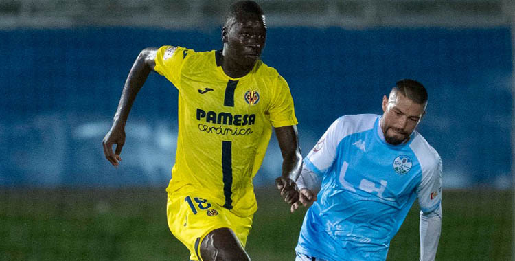 Gueye avanzando sin oposición de los aracelitanos.