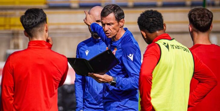 'Cuco' Ziganda en un entrenamiento blanquillo.