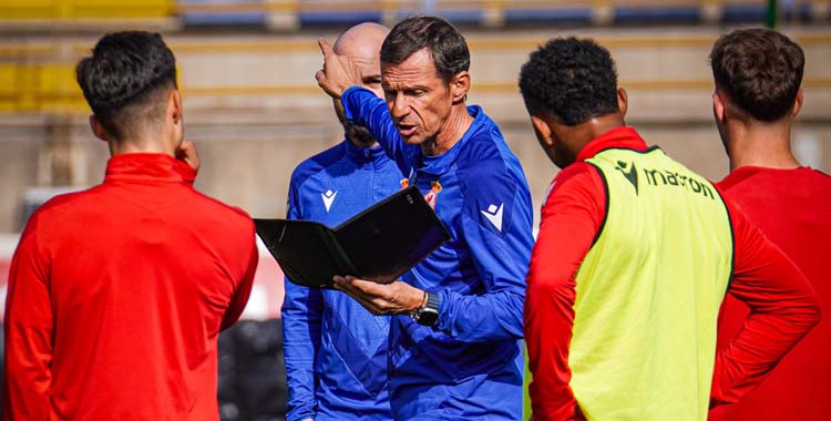 'Cuco' Ziganda en un entrenamiento blanquillo.