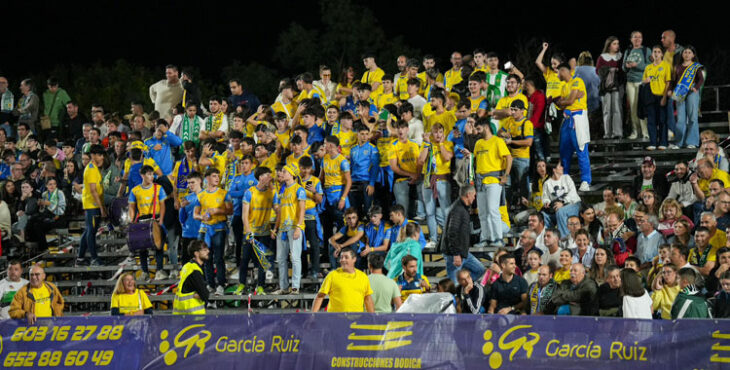 Aficionados del Palma del Río en el duelo con el Betis.