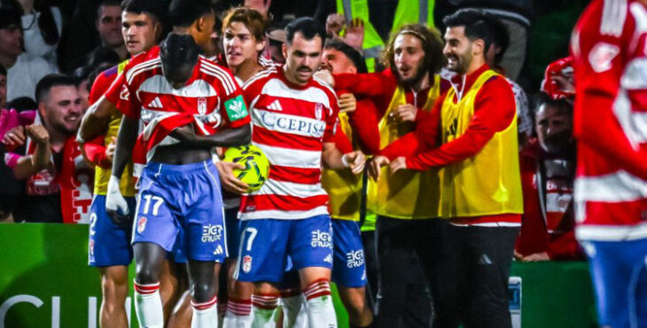 Los jugadores del Granada celebran uno de sus goles en Santander. Foto: LaLiga Hypermotion
