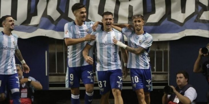El Málaga celebra uno de sus goles en La Rosaleda. Foto: LaLiga Hypermotion