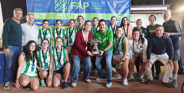 El combinado provincial posando con su trofeo. Foto: FAP