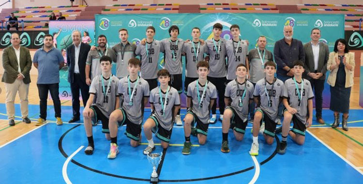 Los infantiles de Córdoba, con sus trofeos. Foto: FAB