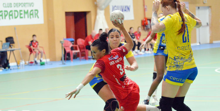 Las granates no pudieron sacar nada positivo de la visita a Mijas. Foto: Rafa Barroso / CBM