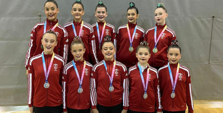 Algunas de las deportistas rojinegras luciendo sus medallas en Amate. Foto: GR Séneca