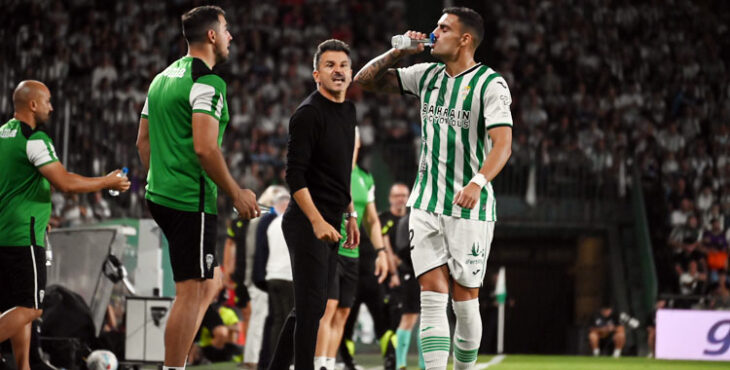 Iván Ania da indicaciones desde su banquillo. Autora: Natalia Román