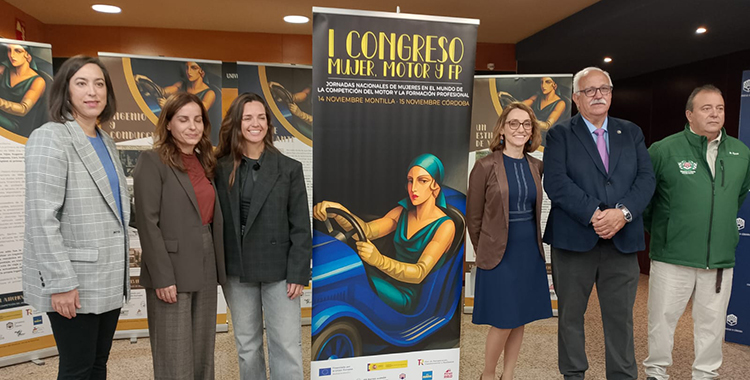 La deportista burgalesa compartió experiencias con alumnado de FP y visitó la exposición de coches históricos en la Universidad de Córdoba