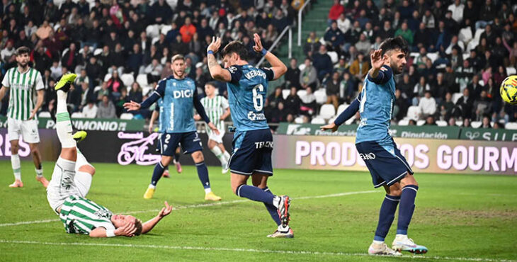 Obolskii cae por los suelos en una de las últimas acciones del encuentro. Autora: Natalia Román