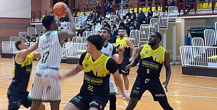 Un lance del duelo entre la escuadra minera y el Coto Córdoba. Foto: FAB Córdoba