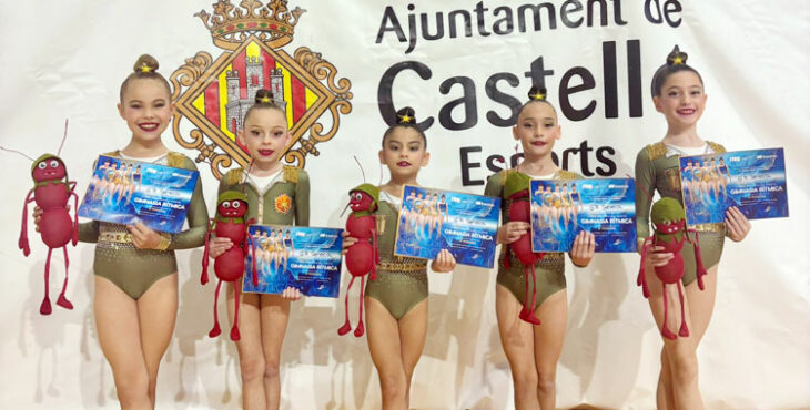 Las pequeñas deportistas rojinegras con sus distinciones en Castellón. Foto: GR Séneca
