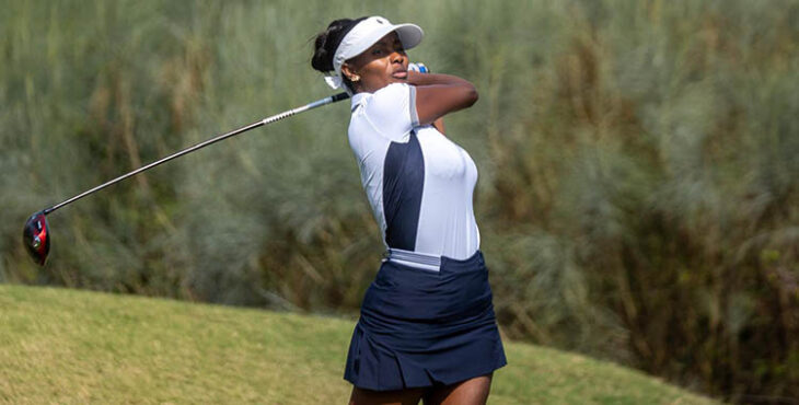 Yvonne-Remy Jones, que ganó con autoridad la categoría de damas, saliendo.