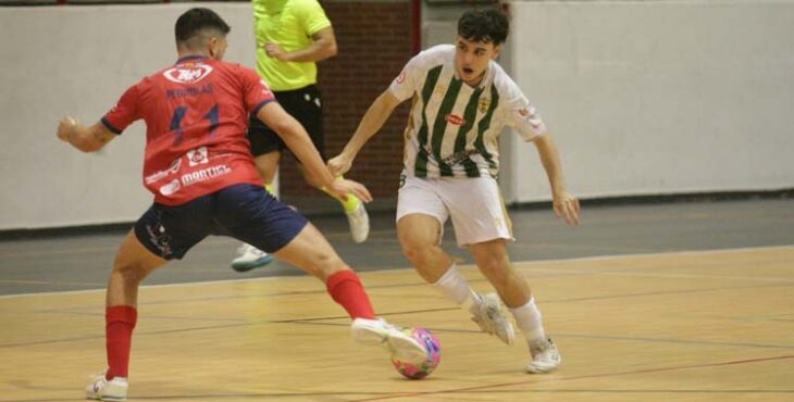 Acción del duelo entre el Córdoba Futsal Patrimonio y el Mengíbar.