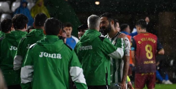 Rubén Alves antes de ser expulsado ante el Deportivo.