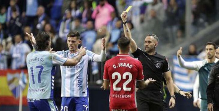 Eneko Jauregi discute una decisión de Orellana Cid.