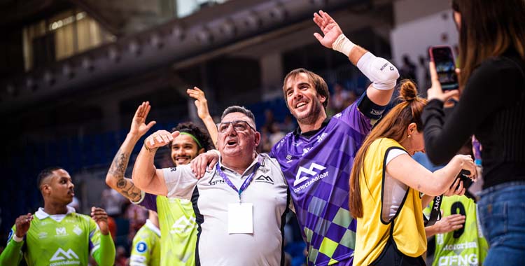 Carlos Barrón celebra un triunfo en la Champions.